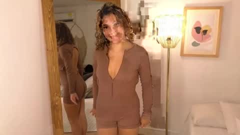 grecia_miller_ online show from May 21, 12:14 pm