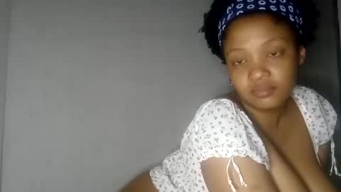 Greenismypink online show from November 26, 5:25 pm