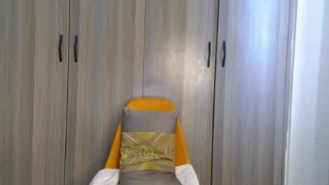 Miss Incredible online show from December 4, 12:29 pm