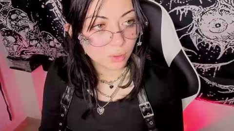 Snapshot of guxplo_ chatting on September 27, 2:13 pm Miss online show from September 27, 2:13 pm