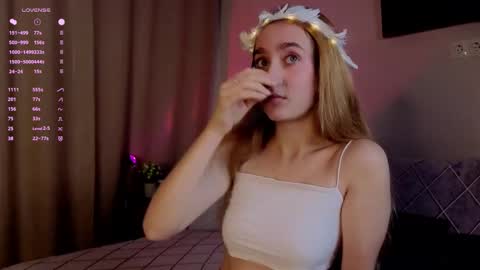 Snapshot of gwenbunn chatting on September 17, 1:03 am Julia online show from September 17, 1:03 am