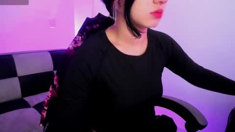 gwenhazel online show from October 7, 11:25 am