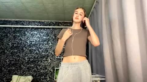 Gwen online show from October 3, 8:14 pm