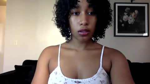 gyalxoxo online show from December 18, 3:39 pm