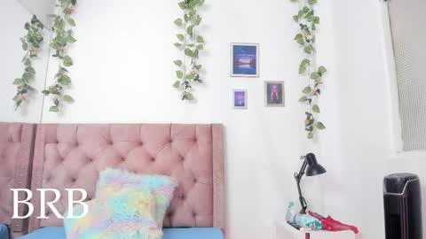 Hade online show from April 29, 6:02 pm