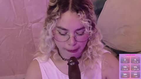 Haely online show from May 8, 11:28 pm