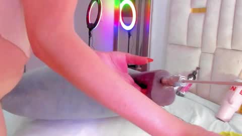 Halie  online show from May 24, 2:54 am