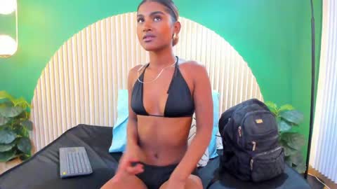 Halley Lorens online show from April 29, 7:19 pm