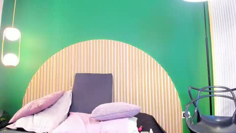 Halley Lorens online show from February 11, 7:59 pm