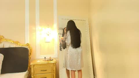 Hallie Stone online show from May 20, 12:35 pm
