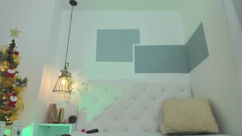 hanah_gray online show from December 11, 11:19 am