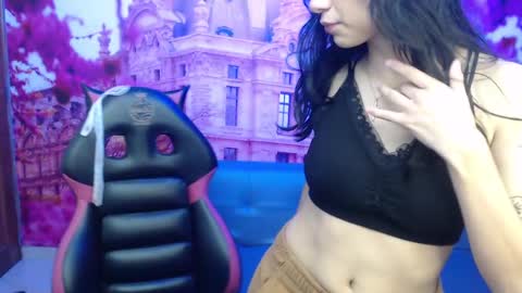 Snapshot of hanaku_8 chatting on December 4, 2:15 pm Hanaku online show from December 4, 2:15 pm