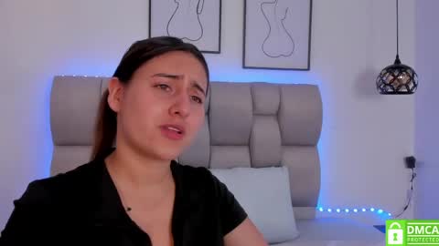 hanna__evans_ online show from May 4, 12:20 pm