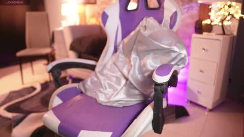 HANNA  online show from November 10, 2:28 am