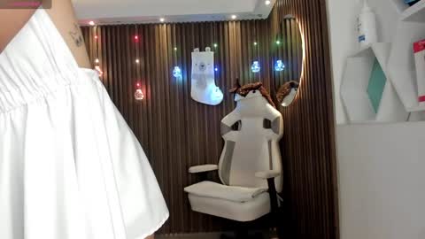 Hanna Dust online show from December 23, 3:40 am