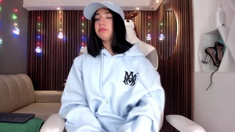 Hanna Dust online show from December 19, 3:40 am