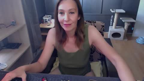 hanna_ha online show from May 18, 10:32 am