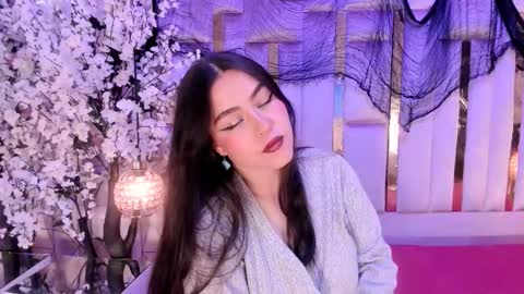  Hanna Collins  online show from November 17, 1:01 pm