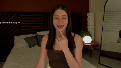 Hannah online show from May 12, 11:33 pm