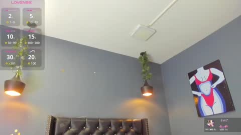 HANNAH MILLER online show from February 1, 5:05 pm