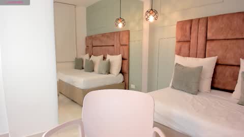 Hannah Milton online show from November 18, 11:15 pm