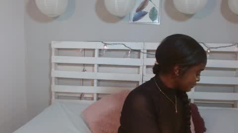 hannahcox1 online show from January 6, 12:05 am