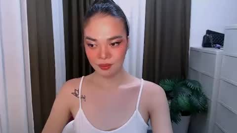 HANNAH online show from May 17, 12:10 am