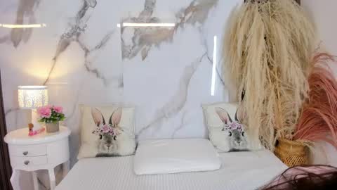 Hannahill69 online show from May 13, 5:24 am