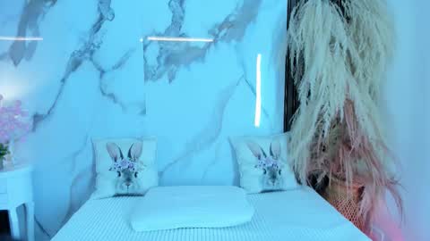 Hannahill69 online show from November 12, 5:05 am