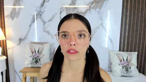 Hannahill69 online show from January 21, 4:43 am