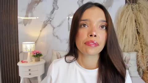 Hannahill69 online show from May 22, 5:05 am