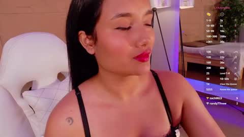 hannahmonttgomery  Help me reach 100 Hands up online show from May 25, 4:50 pm