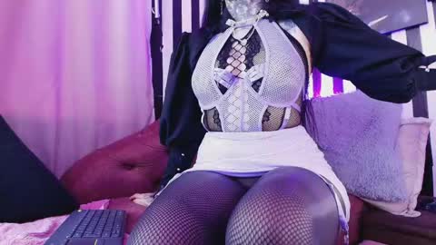 FOLLOW ME INTA MOONXMAFE online show from May 17, 8:19 pm