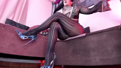 FOLLOW ME INTA MOONXMAFE online show from February 25, 9:15 pm