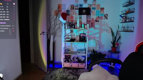 Snapshot of hanny_bennet chatting on January 15, 12:30 am hanny see you tomorrow 7 pm colombia online show from January 15, 12:30 am