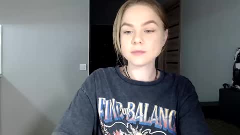 happy_fox_ online show from March 22, 8:48 pm