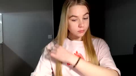 happy_fox_ online show from January 28, 8:26 pm