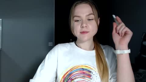 happy_fox_ online show from March 10, 9:41 pm