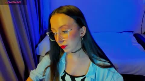 Stephanie online show from March 6, 9:21 pm