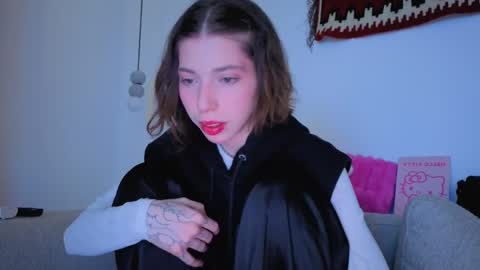 Vivy online show from April 9, 11:43 pm