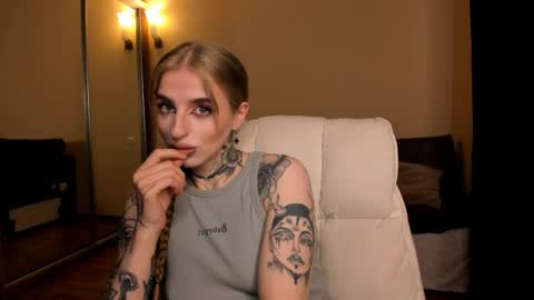 Julia online show from May 17, 5:06 am