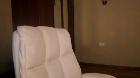 Julia online show from December 22, 6:05 am