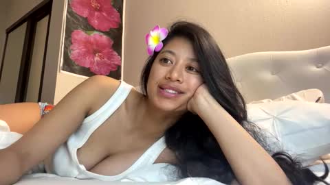 hawaiigirl_ online show from December 20, 2:37 am