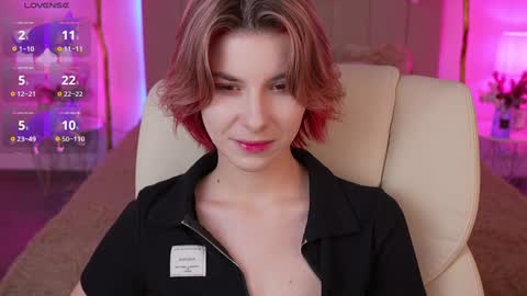 haylaamber online show from December 8, 8:04 pm