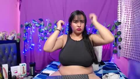 Snapshot of hazel_34 chatting on February 12, 7:24 pm hazel online show from February 12, 7:24 pm