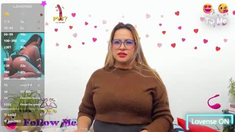 Snapshot of hazel_34 chatting on October 4, 10:32 am hazel online show from October 4, 10:32 am