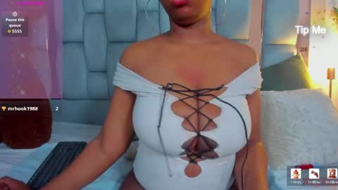 hazel_lanee online show from May 14, 7:14 am