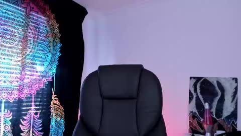 HazelKush online show from February 21, 10:15 pm