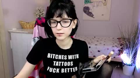 hazeltompson online show from December 3, 8:44 pm