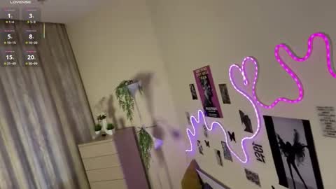 heavenmoth online show from April 10, 1:28 pm